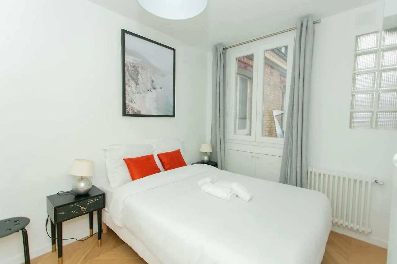 Madeleine St Lazare City Apartment Paryż