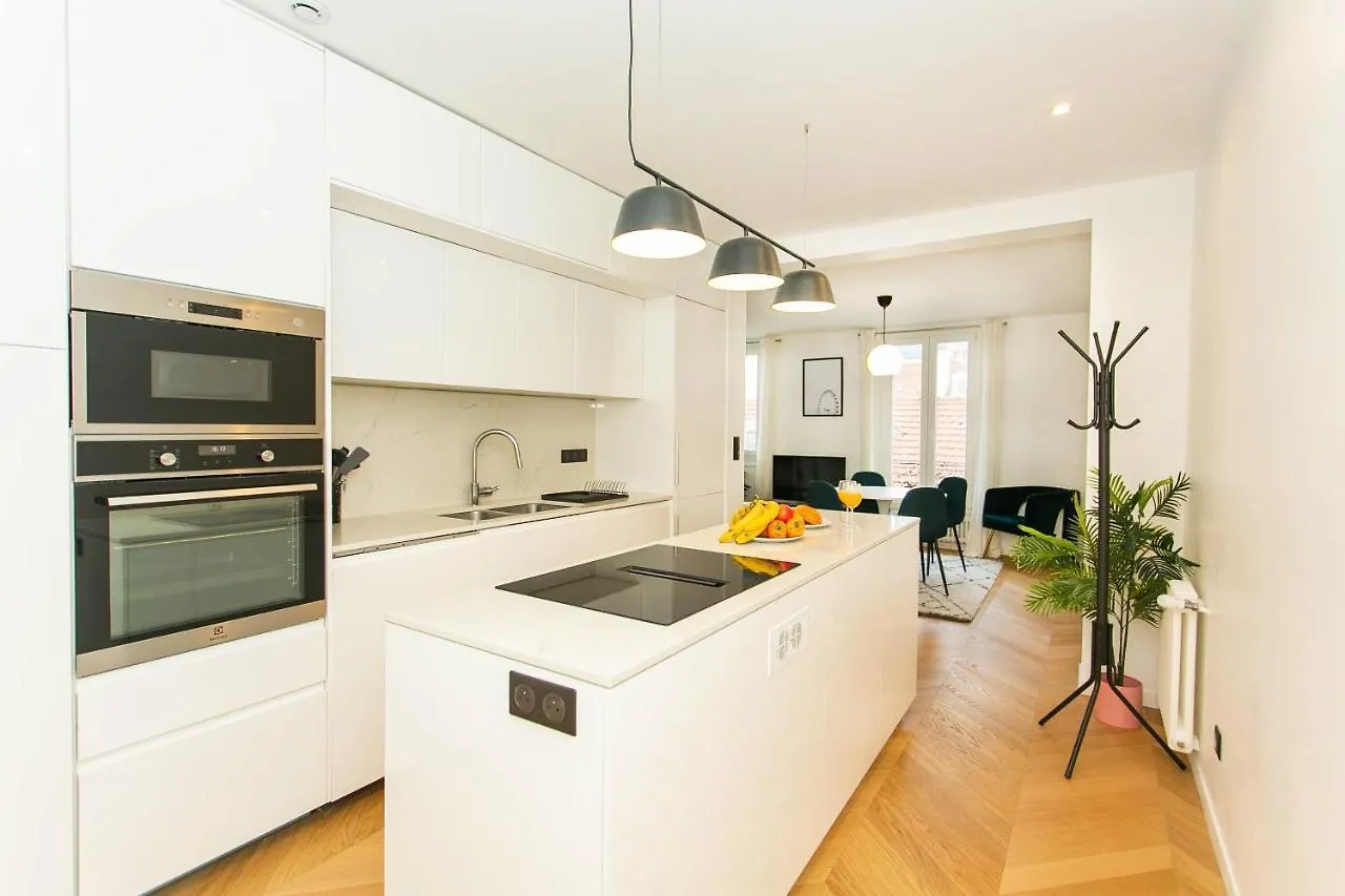 Madeleine St Lazare City Apartment Paryż